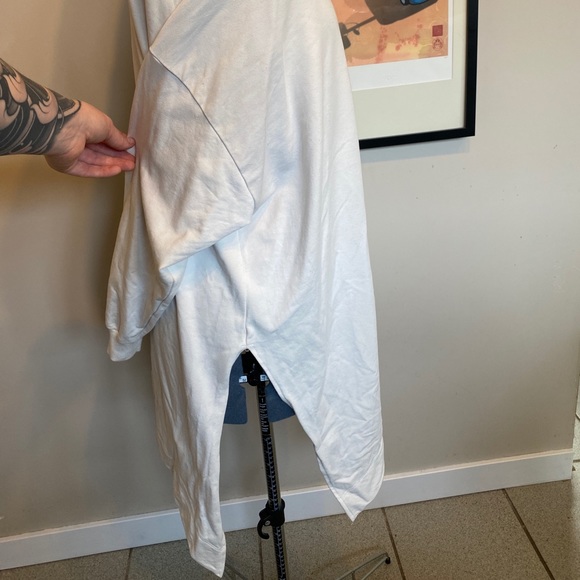 COPY - Asymmetrical sweater - Picture 3 of 4